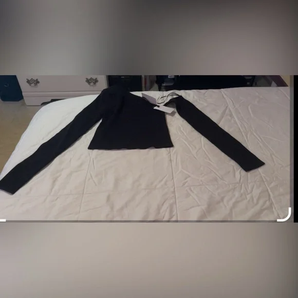 ASTR The Label Black Long Sleeve One Shoulder Ribbed Crop  Top - Picture 7 of 7